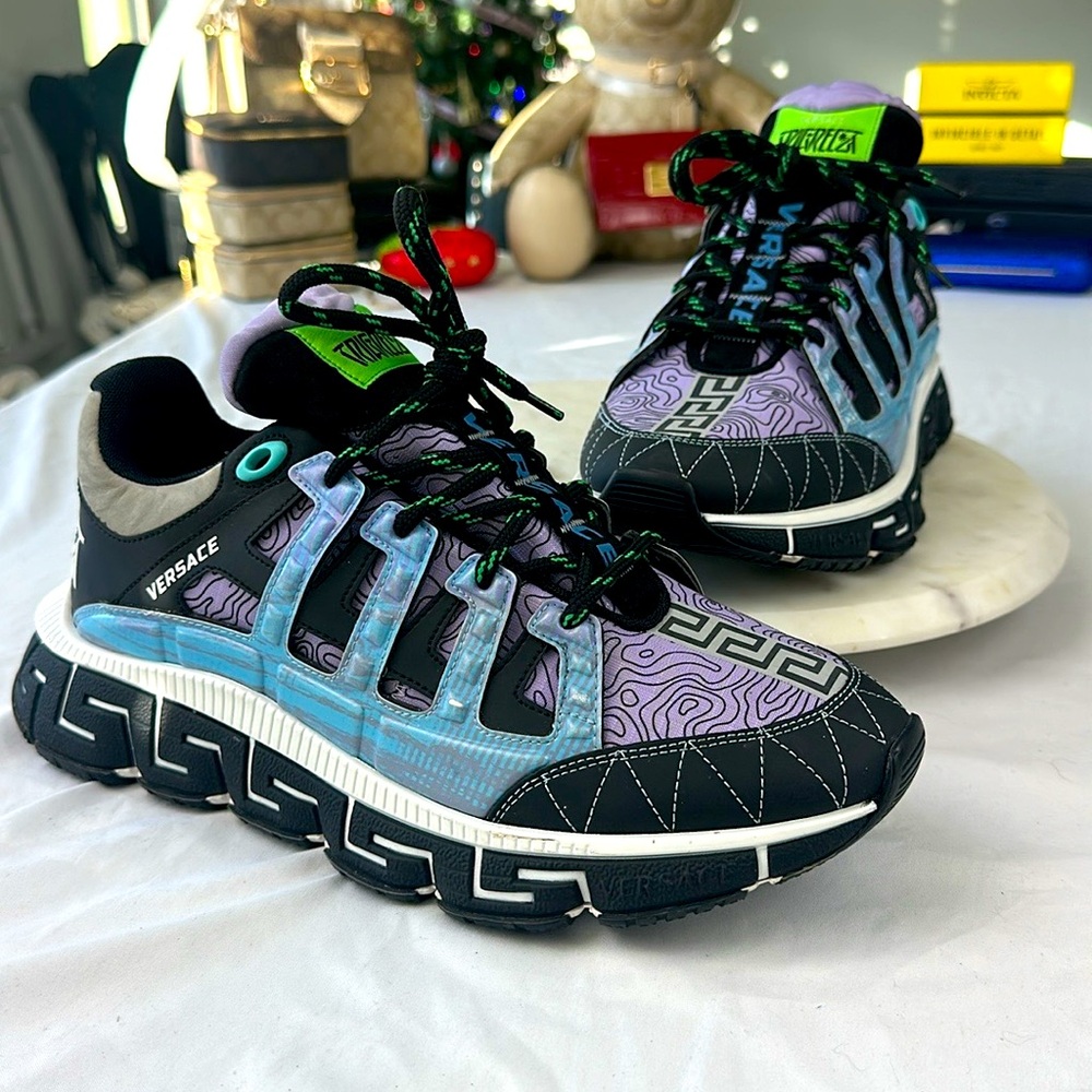 Versace
Trigreca "Milan - Blue/Jacaranda/Light Grey" sneakers
EU 43 | US 10
